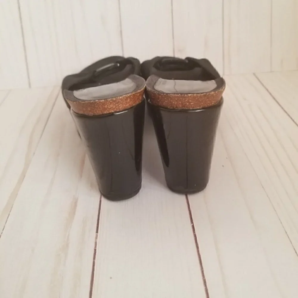 Donald Pliner Wedge Slippers (5.5)